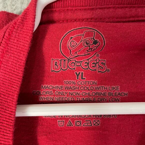 Buc-ee’s Bucees 2023 Christmas Shirt Youth L Red Gingerbread Holiday Graphic Tee - Picture 9 of 11